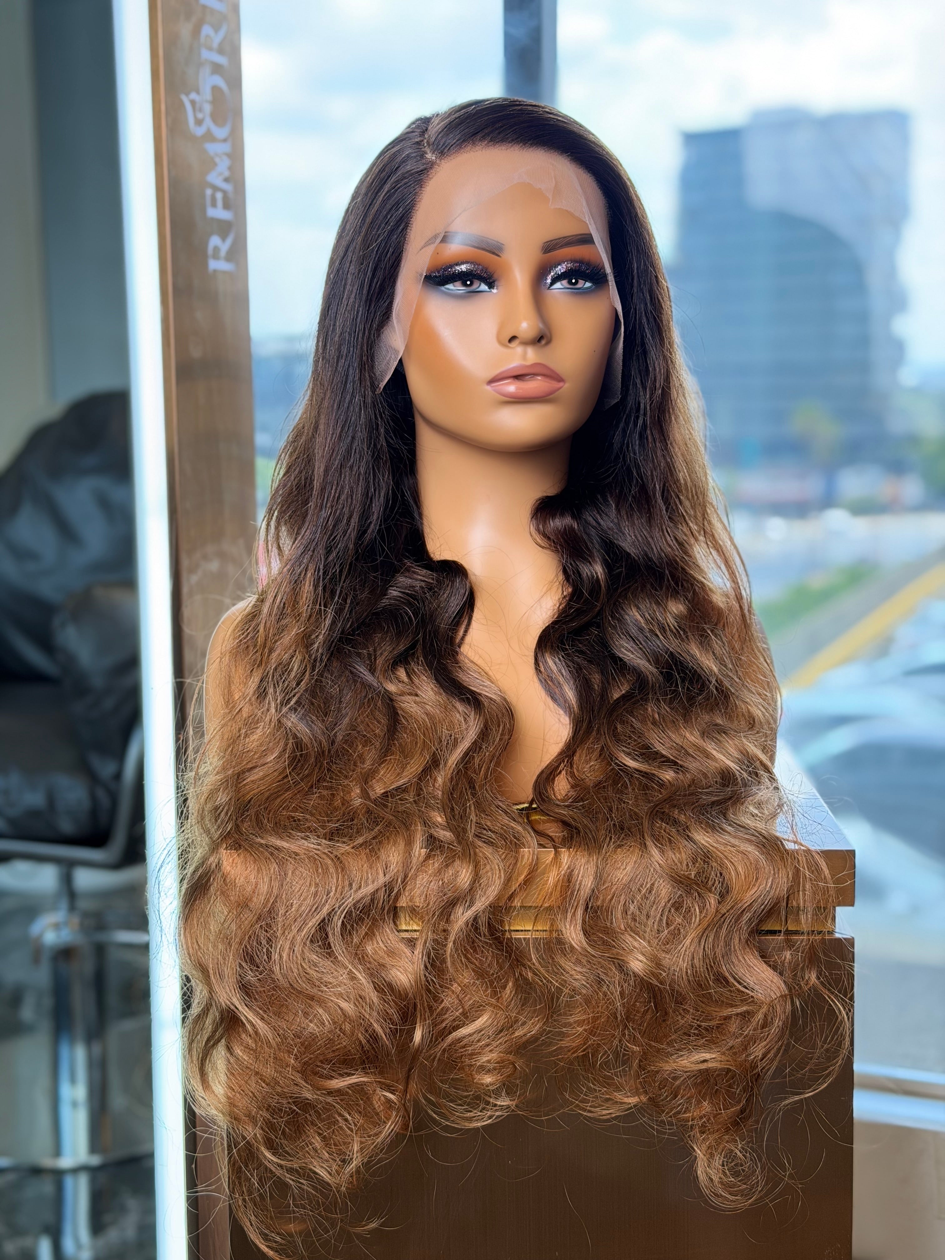Luxury Ombre Hoeny Brown Body Weave 28 Inch Wig